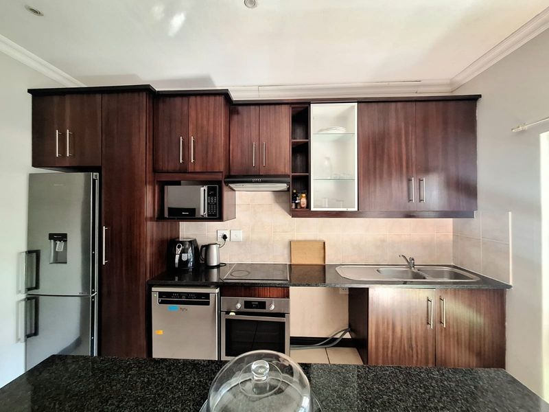 3 Bedroom Apartment with Double Garage in Hilltop Private Estate - Photo 2