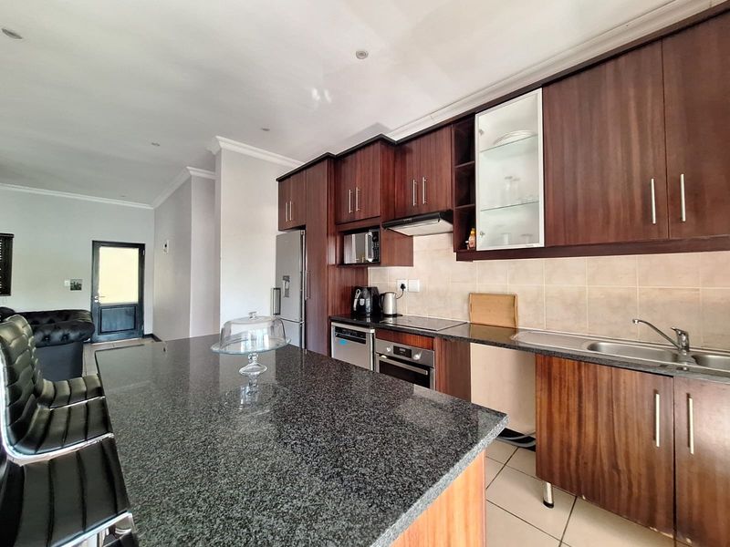 3 Bedroom Apartment with Double Garage in Hilltop Private Estate - Photo 4