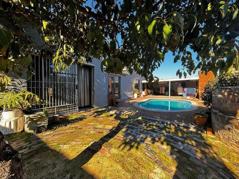 Spacious Family Home with Versatile Living in Bonnie Brook - Photo 1