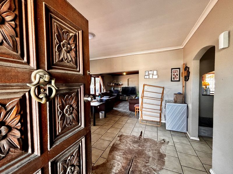 Spacious Family Home with Versatile Living in Bonnie Brook - Photo 3