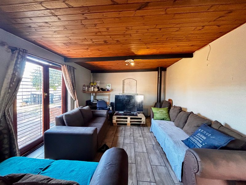 Spacious Family Home with Versatile Living in Bonnie Brook - Photo 4