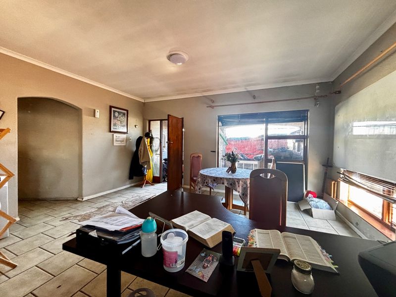 Spacious Family Home with Versatile Living in Bonnie Brook - Photo 7