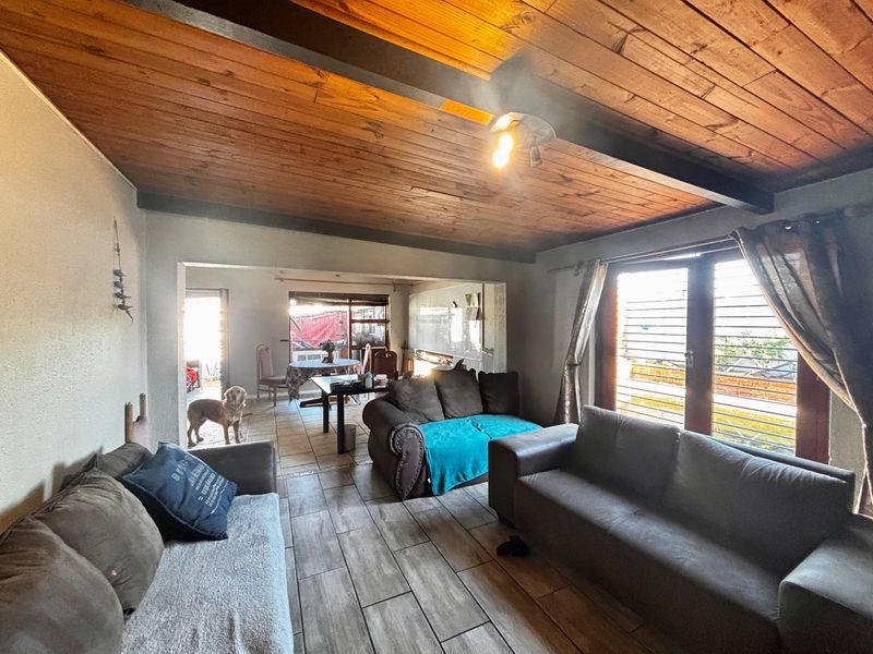 Spacious Family Home with Versatile Living in Bonnie Brook - Photo 5