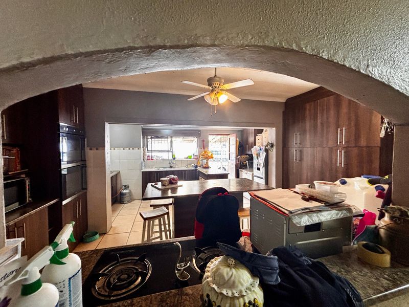 Spacious Family Home with Versatile Living in Bonnie Brook - Photo 10