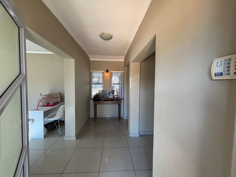 Modern open plan House To Rent in Welgelegen 2, Welgelegen, Parow - Photo 7