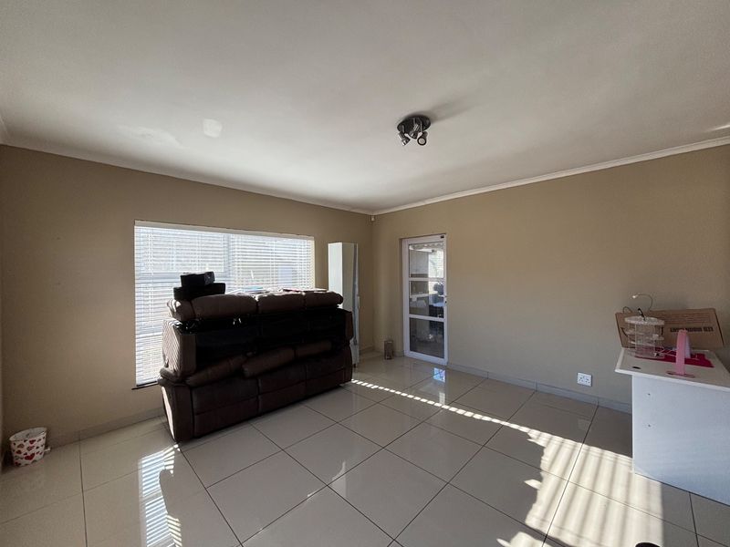 Modern open plan House To Rent in Welgelegen 2, Welgelegen, Parow - Photo 6