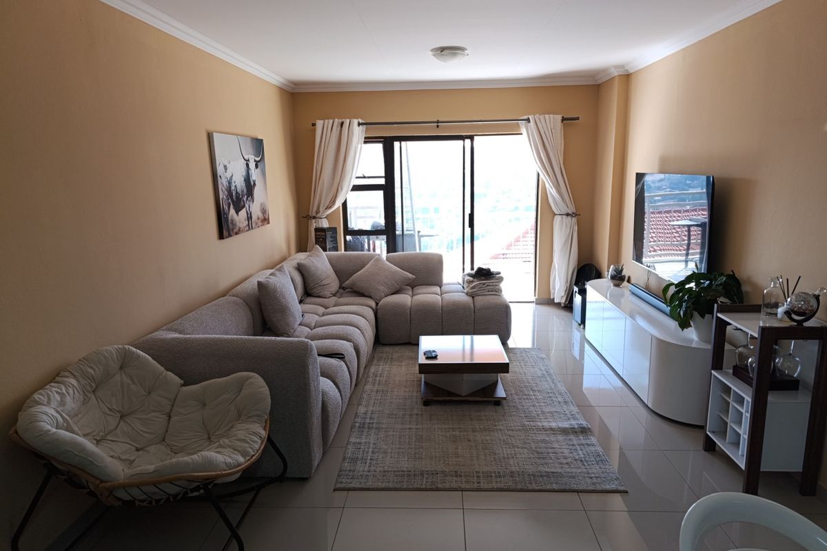 Stunning Penthouse 2 Bed 2 Bath Apartment For Sale in Winchester Hills, Johannesburg - Photo 5
