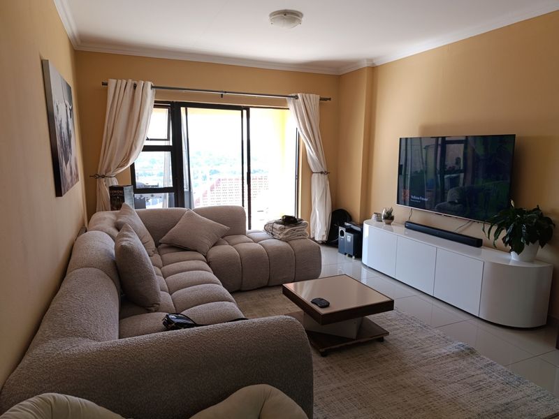 Stunning Penthouse 2 Bed 2 Bath Apartment For Sale in Winchester Hills, Johannesburg - Photo 2