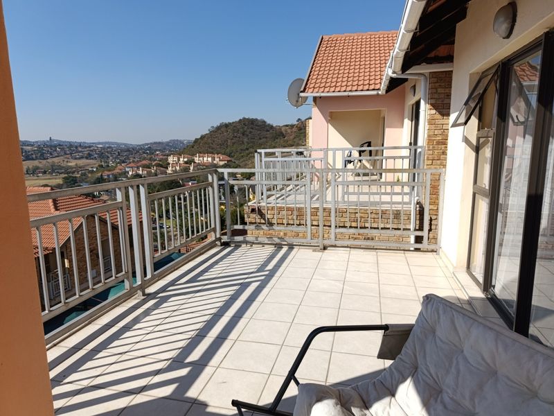 Stunning Penthouse 2 Bed 2 Bath Apartment For Sale in Winchester Hills, Johannesburg - Photo 10
