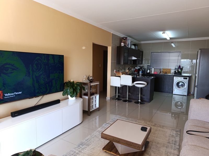 Stunning Penthouse 2 Bed 2 Bath Apartment For Sale in Winchester Hills, Johannesburg - Photo 8