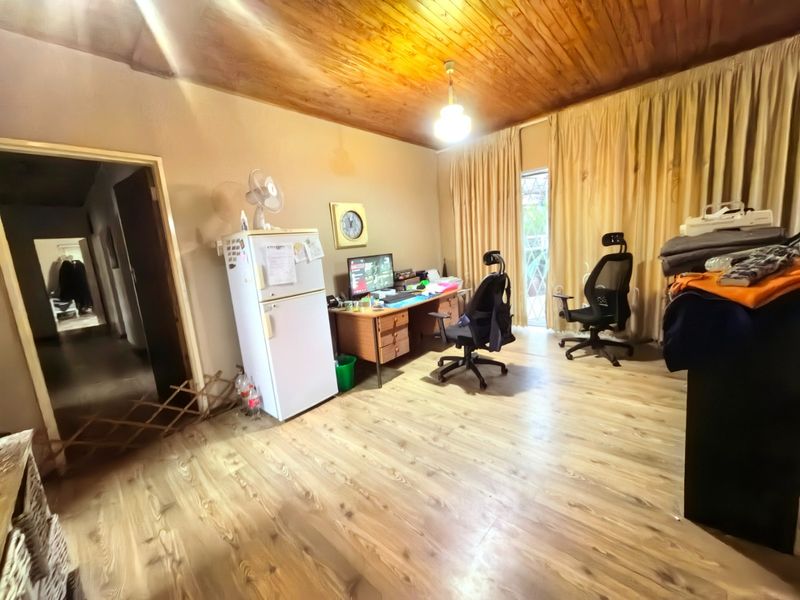 Spacious 3-Bedroom Family Home in Schuinshoogte - Photo 8