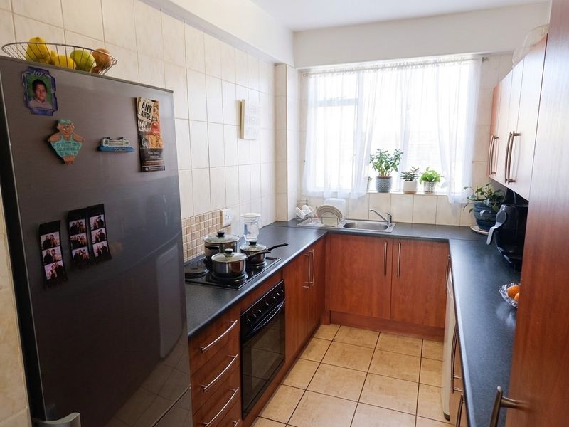 Expansive Exclusive Once in a Lifetime Opportunity 1 Bed Apartment For Sale in Florida, Roodepoort - Photo 7
