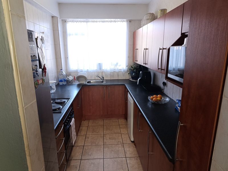 Expansive Exclusive Once in a Lifetime Opportunity 1 Bed Apartment For Sale in Florida, Roodepoort - Photo 5