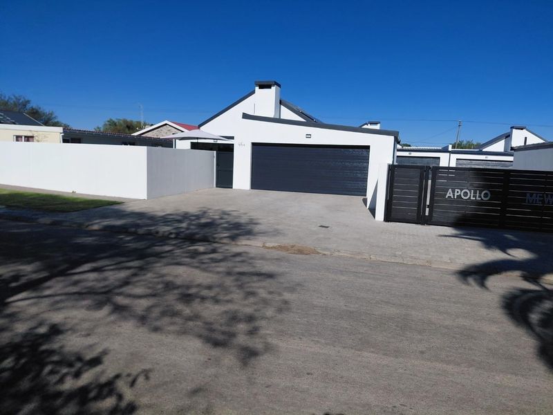 House For Sale in Velddrif - Photo 3