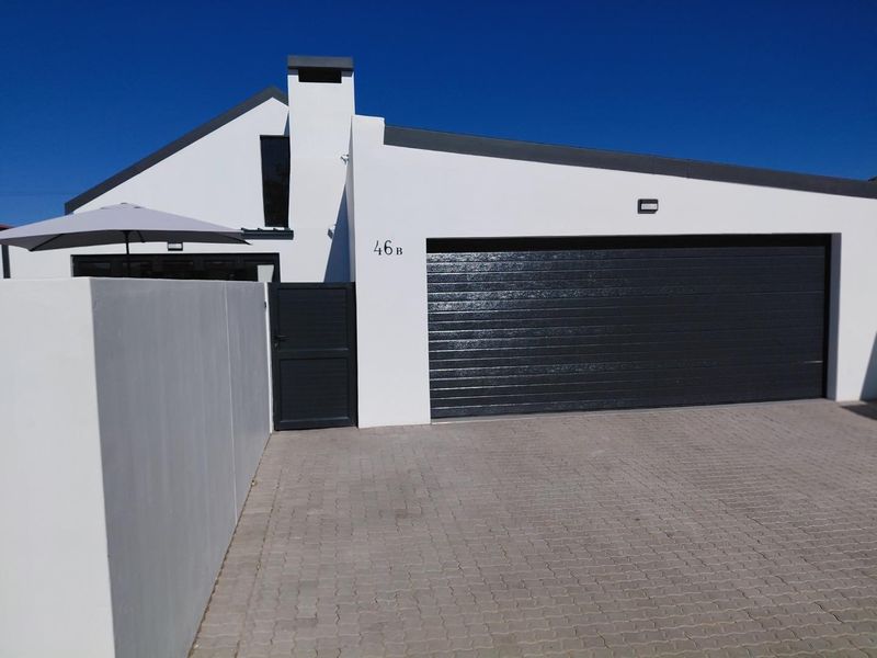 House For Sale in Velddrif - Photo 2