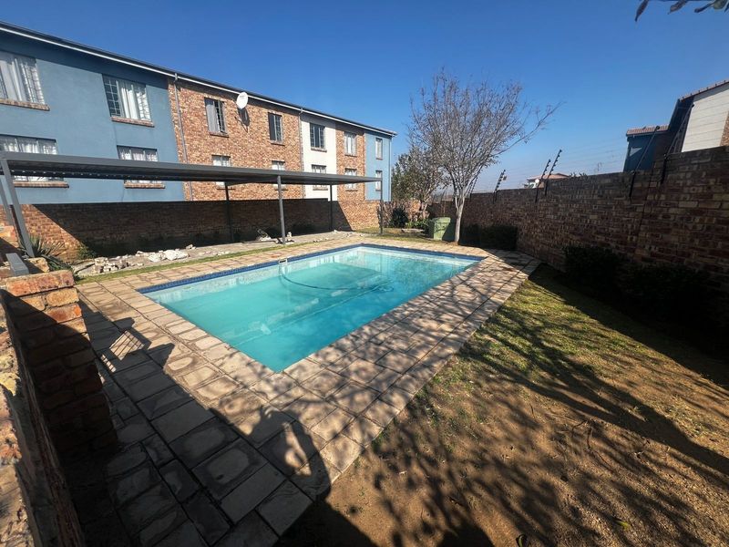 Apartment For Sale in Rooihuiskraal - Photo 2