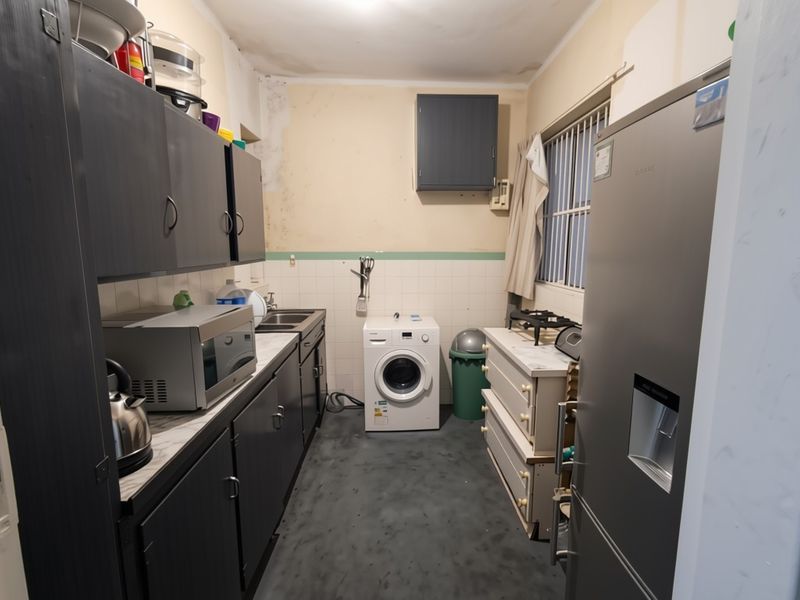 Apartment For Sale in Humewood, Port Elizabeth - Photo 5
