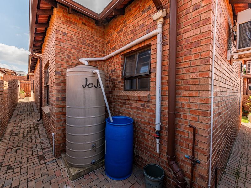 3 Bedroom Freestanding Townhouse For Sale in North Riding, Randburg - Photo 10