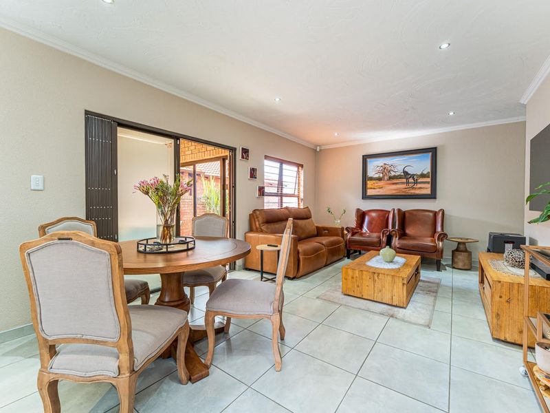 3 Bedroom Freestanding Townhouse For Sale in North Riding, Randburg - Photo 3