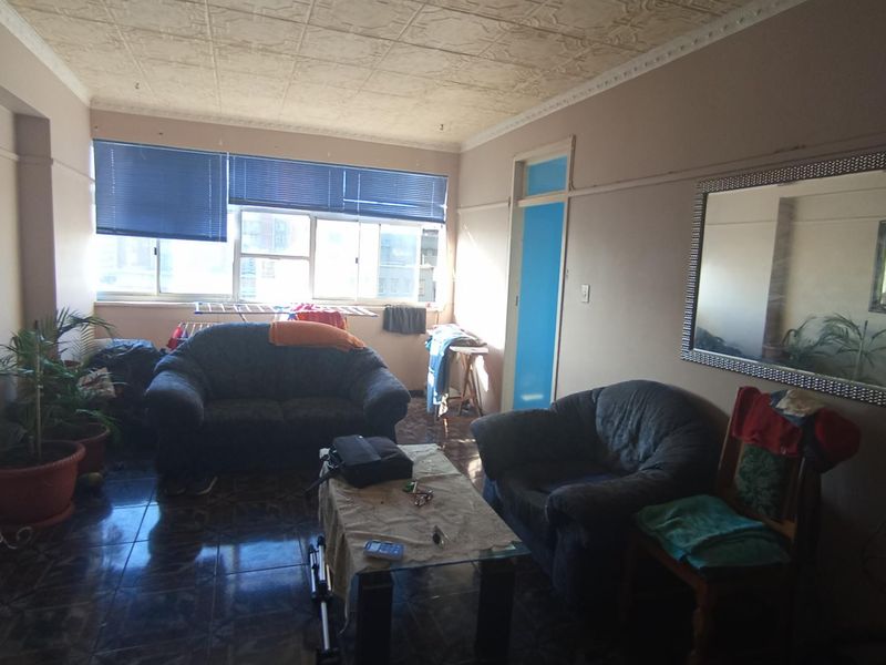 1.5 Bedroom Apartment For Sale - North Beach - Photo 2