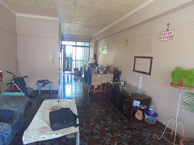 1.5 Bedroom Apartment For Sale - North Beach - Photo 3