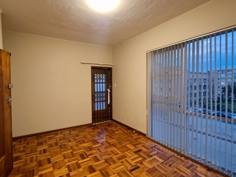 Apartment For Sale in Humewood, Port Elizabeth - Photo 2