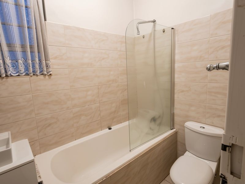 Apartment For Sale in Humewood, Port Elizabeth - Photo 5