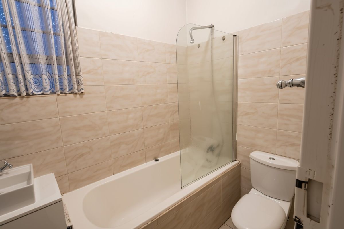 Apartment For Sale in Humewood, Port Elizabeth - Photo 5
