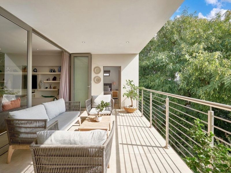 Sophisticated Penthouse Living in the heart of Bryanston - Photo 1