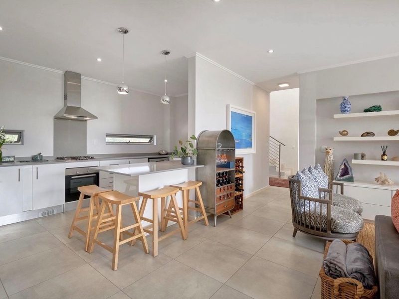 Sophisticated Penthouse Living in the heart of Bryanston - Photo 6
