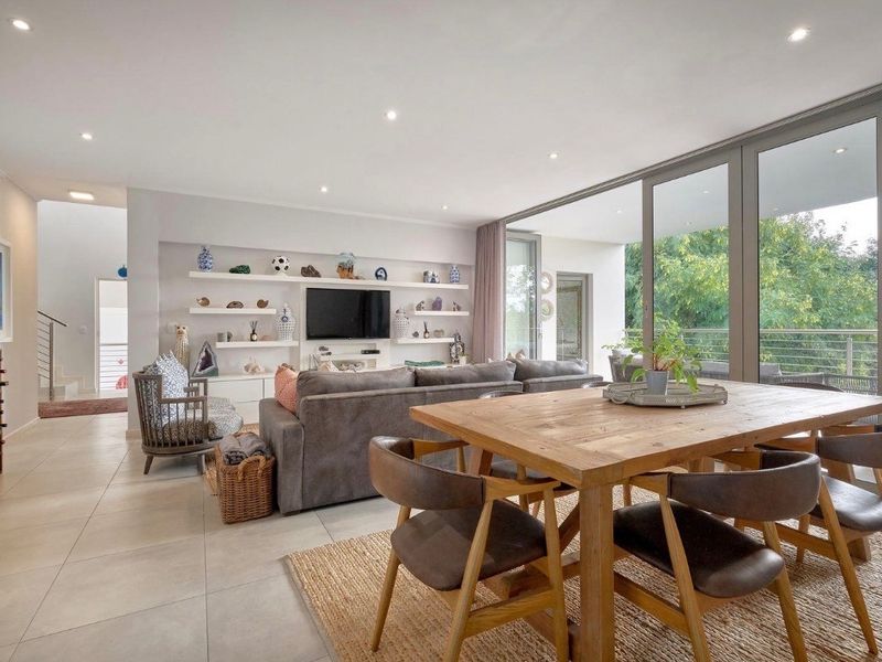 Sophisticated Penthouse Living in the heart of Bryanston - Photo 2