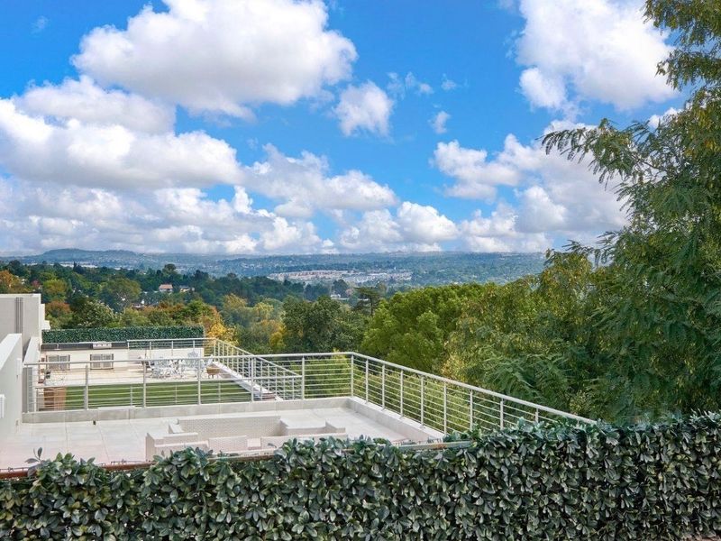 Sophisticated Penthouse Living in the heart of Bryanston - Photo 3