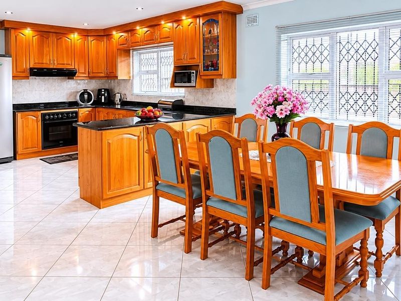 A Magnificent 3 Bedroom Freestanding House for Sale in Ottawa Verulam - Photo 9