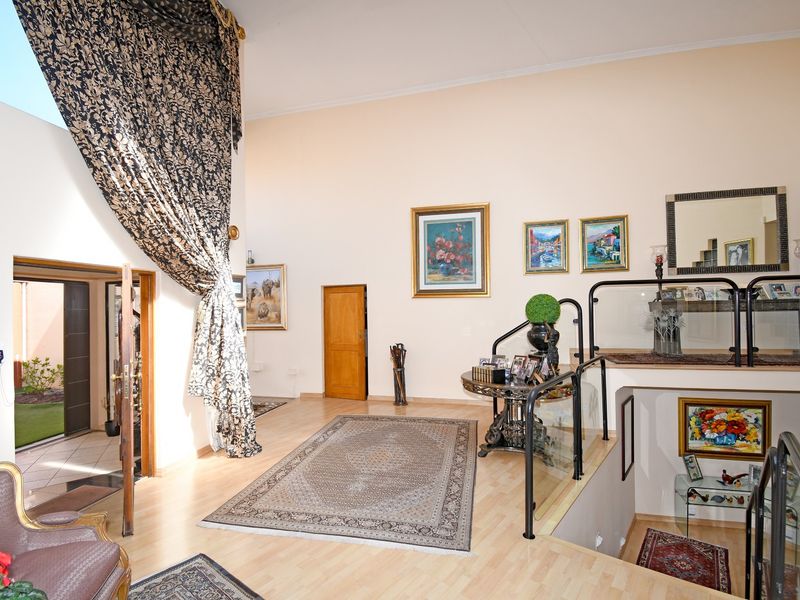 House For Sale in Helderkruin View, Helderkruin, Roodepoort - Photo 2