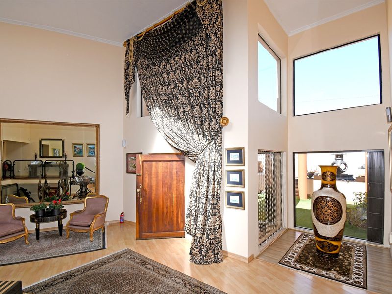 House For Sale in Helderkruin View, Helderkruin, Roodepoort - Photo 3