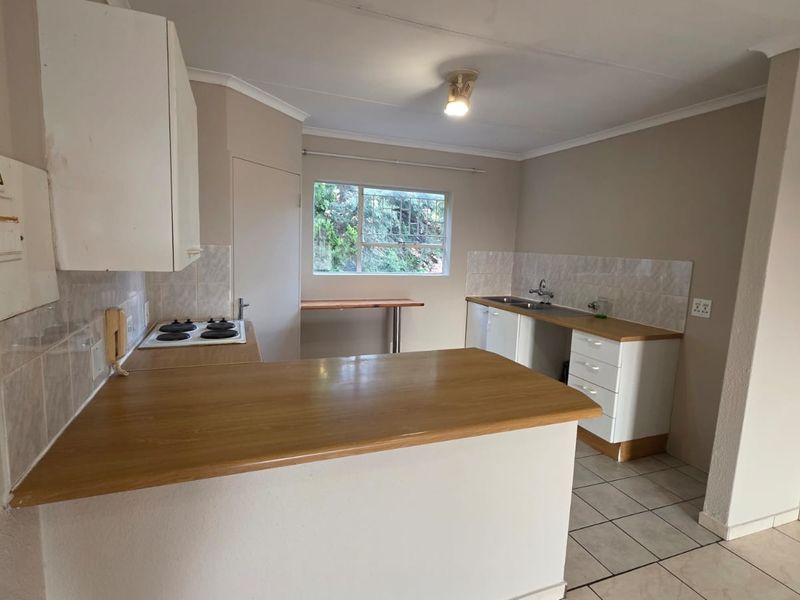 Townhouse For Sale in Wilro Park, Roodepoort - Photo 8
