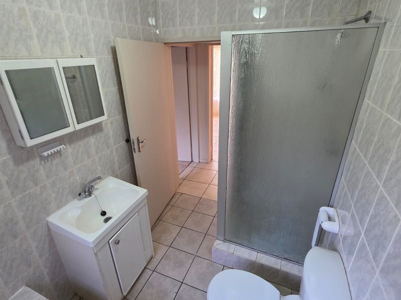 Townhouse For Sale in Wilro Park, Roodepoort - Photo 5