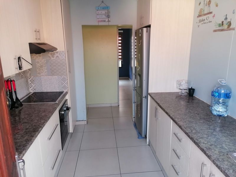Immaculate 3 Bedroom 2 Bathroom once in a lifetime Home For Sale in Riverlea, Johannesburg - Photo 6