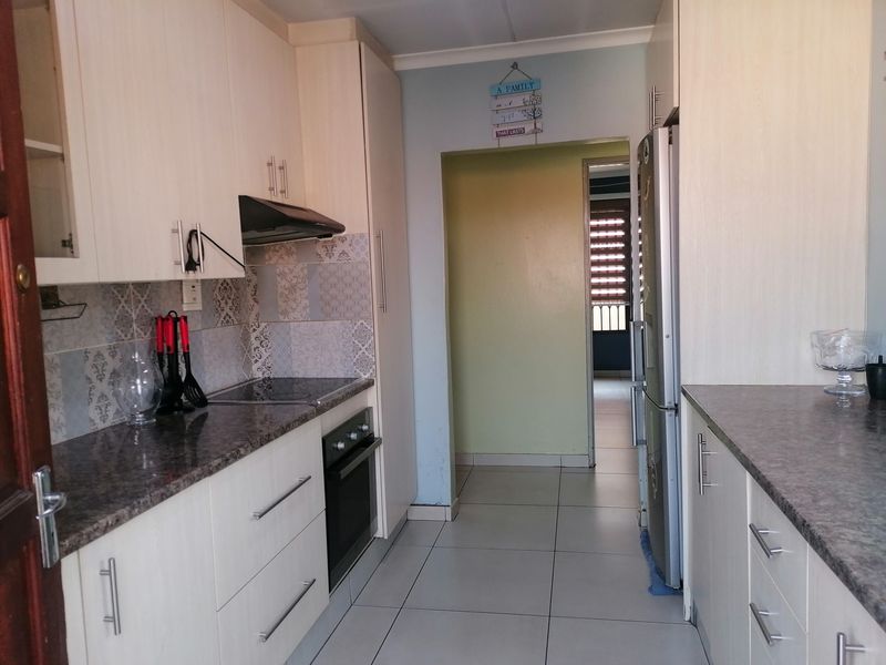 Immaculate 3 Bedroom 2 Bathroom once in a lifetime Home For Sale in Riverlea, Johannesburg - Photo 5