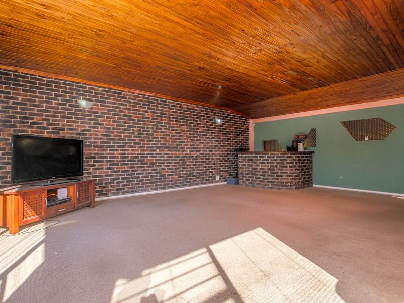 4 House For Sale in Silverfields, Krugersdorp - Photo 2