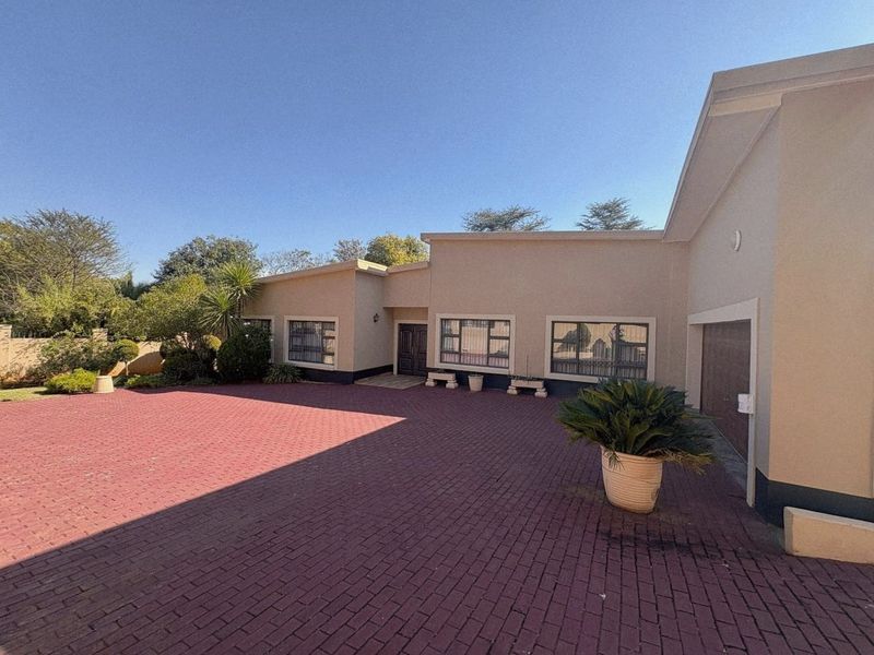 House For Sale in Signal Hill, Newcastle, KwaZulu Natal - Photo 1