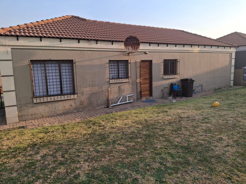 House For Sale in Jackaroo Park, Witbank - Photo 2