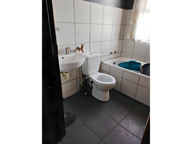 House For Sale in Hillcrest Heights Blue Downs Western Cape - Photo 10