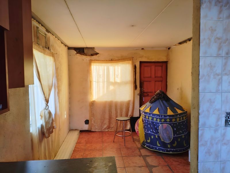 House For Sale in Hillcrest Heights Blue Downs Western Cape - Photo 5