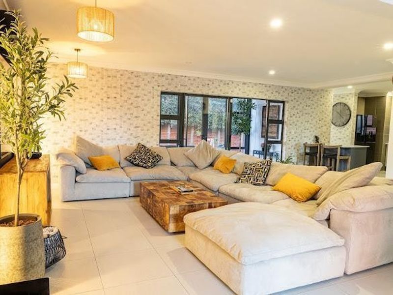 Townhouse For Sale in Ruimsig, Roodepoort - Photo 3