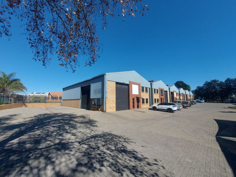 Warehouse For Rent in Roodepoort, Johannesburg - Photo 1