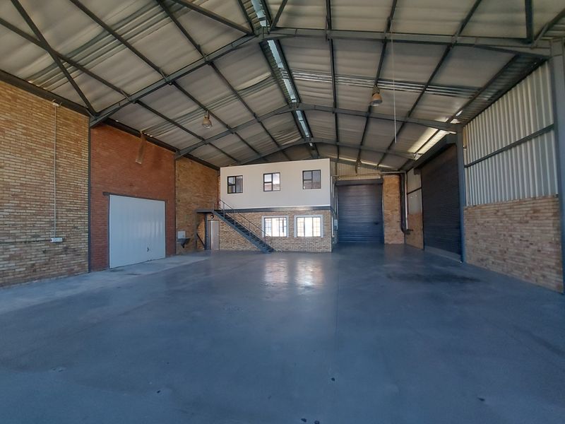 Warehouse For Rent in Roodepoort, Johannesburg - Photo 2