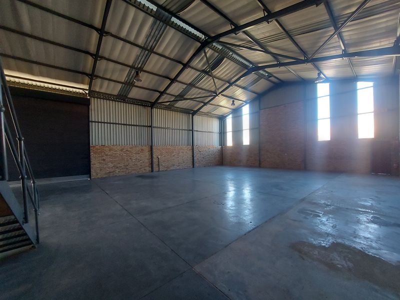 Warehouse For Rent in Roodepoort, Johannesburg - Photo 4