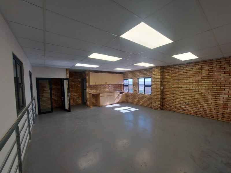 Warehouse For Rent in Roodepoort, Johannesburg - Photo 9