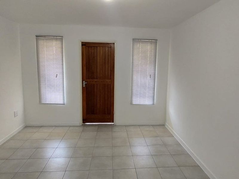 Prime Scottsville Apartment | Walk to UKZN | High-Return Unit +/- R10k pm | Secured Complex - Photo 5